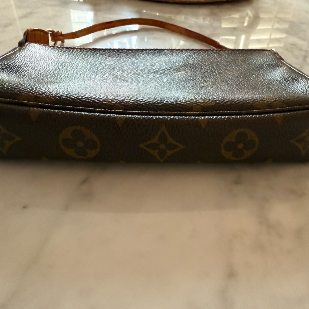 LV Monogram Cerises Pochette Accessoires - Picture 3 of 10